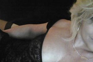 Zakia : mature ronde blonde très sexy et chaude pour un plan baise