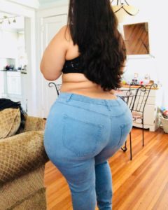 Ronde en jean et haut noir