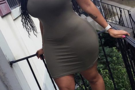 Femme noire en tenu sexy