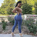 Très sexy jeune femme noire