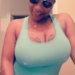 Cougar black avec gros seins