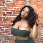Jeune bbw black aux gros seins
