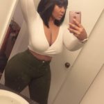 Mature black en tenue sexy pour séduire un étalon