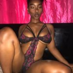 Mature black en nuisette sexy