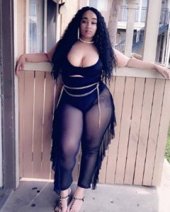 Grosse ronde en tenue noire