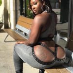 Black salope en tenue sexy