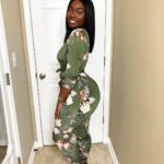 Jolie jeune femme black en robe verte