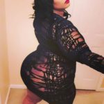 Black coquine en robe noire dentelle