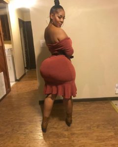 Femme black avec gros cul