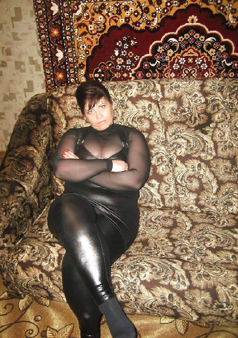 Envie d’une rencontre sexy à Rethel avec une femme voluptueuse qui assume ses désirs intenses rencontre-MILF-Rethel